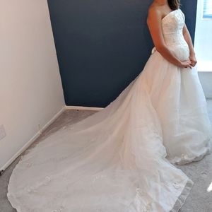 Ivory Oleg Cassini Fairytale Wedding Dress